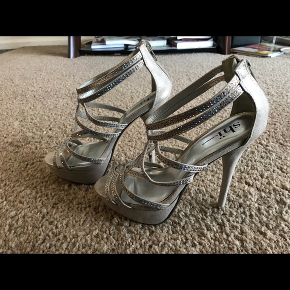 Strappy heels - Picture 3 of 4